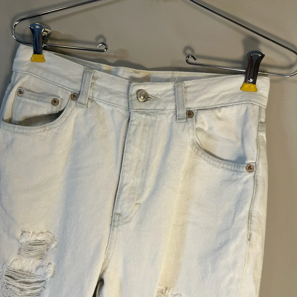 Pull & Bear White Distressed High Waist Boyfriend Jeans Size 27